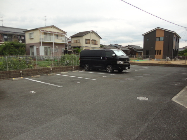 ヴィラージュ咲の駐車場