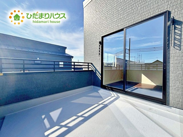 【バルコニー】 | ひたちなか市稲田10期　新築戸建　4号棟 | 広々としたバルコニーは、大量の洗濯物を干しても余裕！お布団だって、家族全員分をいっきに干せますね(^O^)