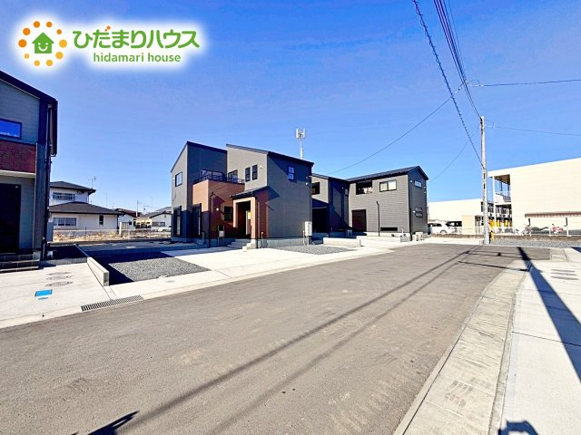 【前面道路含む現地写真】 | ひたちなか市稲田10期　新築戸建　4号棟 | 陽当たりが良いので、日中の照明を利用しなくてよいため、光熱費の節約にもつながります。