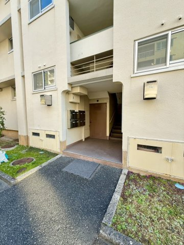 山御影マンションI棟のエントランス
