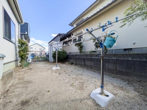 坂ノ市中央　中古の庭|隣家との間隔がしっかりとあり開放的な空間になっています。日当たりの良さが魅力的です。