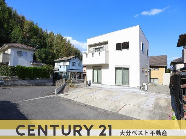 津守　中古の外観|ホワイト×グレーのシンプルかつおしゃれな外観です。角地のため開放感があります。