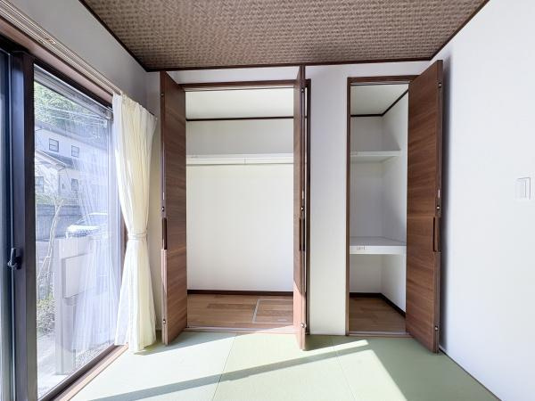 津守　中古の和室|大きな窓と2種類の収納が魅力的な和室。南面の窓から光が明るい差し込みます。