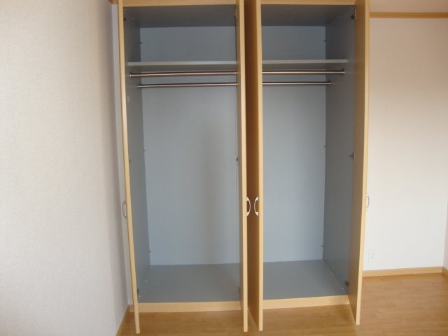 ノイ・ブルクの収納|クローゼット