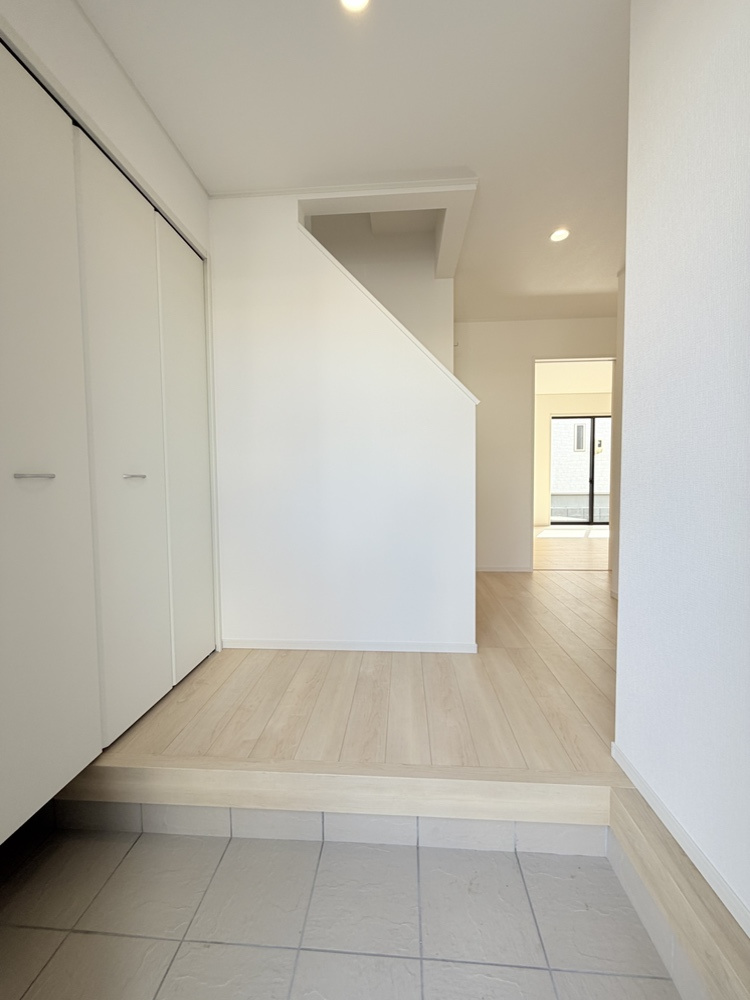 広丘竪石第4　7号棟の玄関