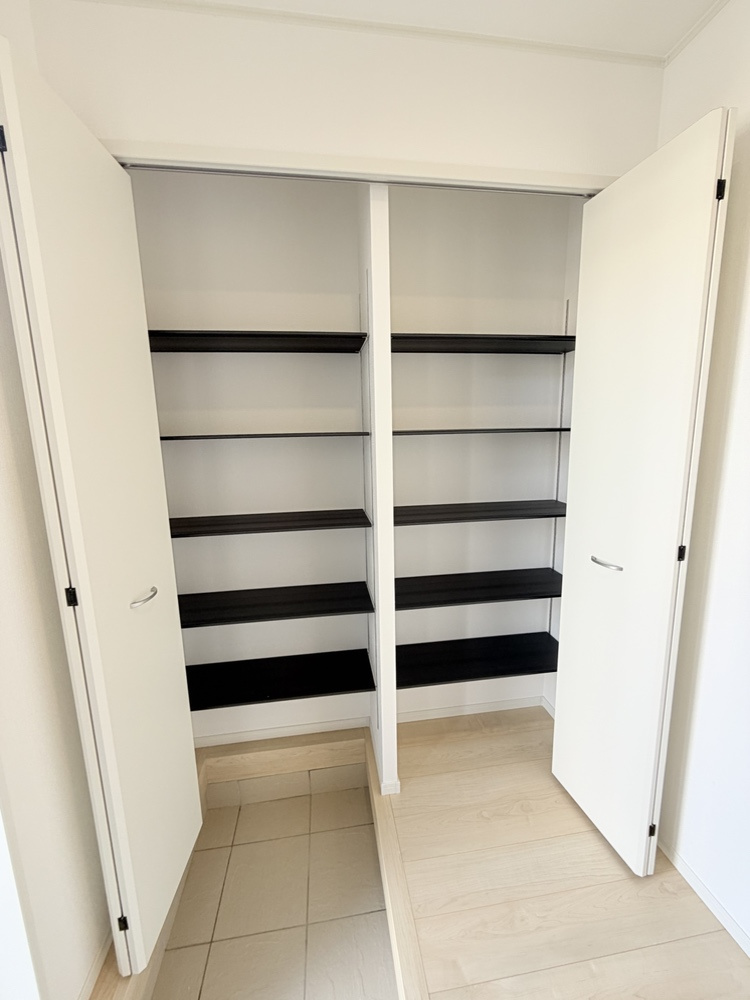 広丘竪石第4　7号棟の収納