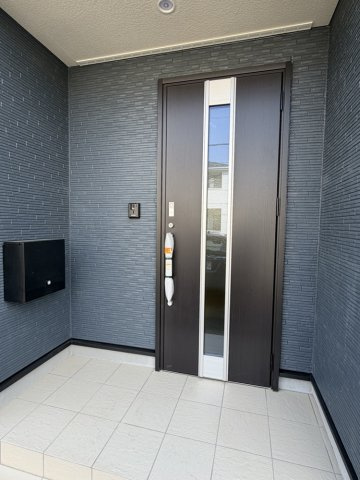 広丘竪石第4　7号棟の玄関