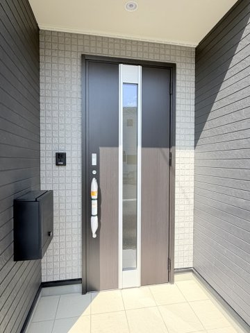 広丘竪石第4　3号棟の玄関