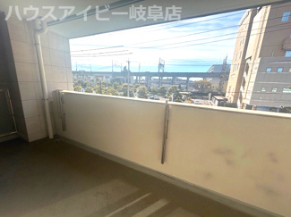 【バルコニー】 | ライオンズマンション岐阜シティ第2！3階部分！4LDK！南西角部屋♪JR岐阜駅まで徒歩7分！ | ライオンズマンション岐阜シティ第2！3階部分！4LDK！南西角部屋♪お風呂に窓あります♪JR岐阜駅まで徒歩7分！