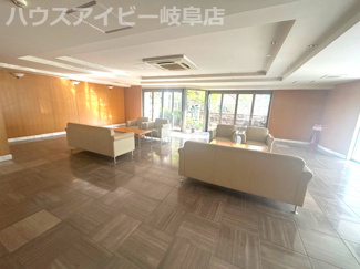 【ロビー】 | ライオンズマンション岐阜シティ第2！3階部分！4LDK！南西角部屋♪JR岐阜駅まで徒歩7分！ | ライオンズマンション岐阜シティ第2！3階部分！4LDK！南西角部屋♪お風呂に窓あります♪JR岐阜駅まで徒歩7分！