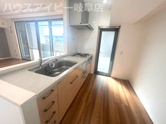 【キッチン】 | ライオンズマンション岐阜シティ第2！3階部分！4LDK！南西角部屋♪JR岐阜駅まで徒歩7分！ | ライオンズマンション岐阜シティ第2！3階部分！4LDK！南西角部屋♪お風呂に窓あります♪JR岐阜駅まで徒歩7分！