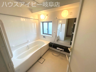 【浴室】 | ライオンズマンション岐阜シティ第2！3階部分！4LDK！南西角部屋♪JR岐阜駅まで徒歩7分！ | ライオンズマンション岐阜シティ第2！3階部分！4LDK！南西角部屋♪お風呂に窓あります♪JR岐阜駅まで徒歩7分！