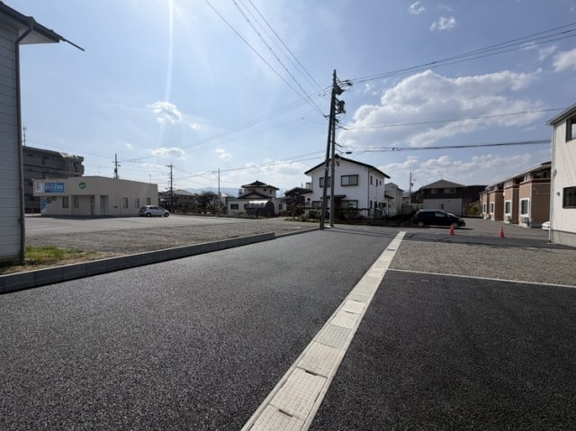 広丘竪石(第4)の前面道路含む現地写真