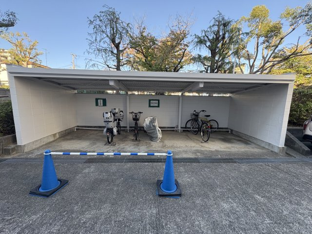 垂水高丸住宅１号棟の駐輪場