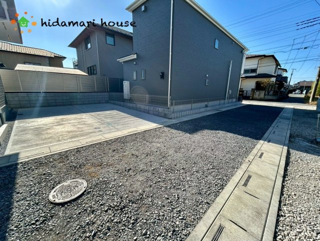見沼区堀崎町第1期　新築戸建　リナージュ03の前面道路含む現地写真