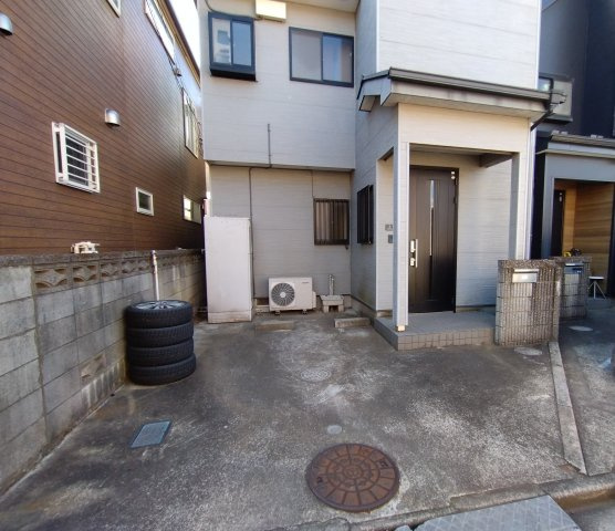 朝霞市幸町一丁目戸建の駐車場