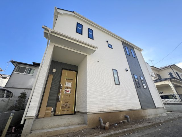 羽村市栄町１丁目　全１棟の前面道路含む現地写真