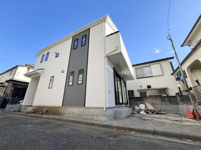 羽村市栄町１丁目　全１棟の前面道路含む現地写真