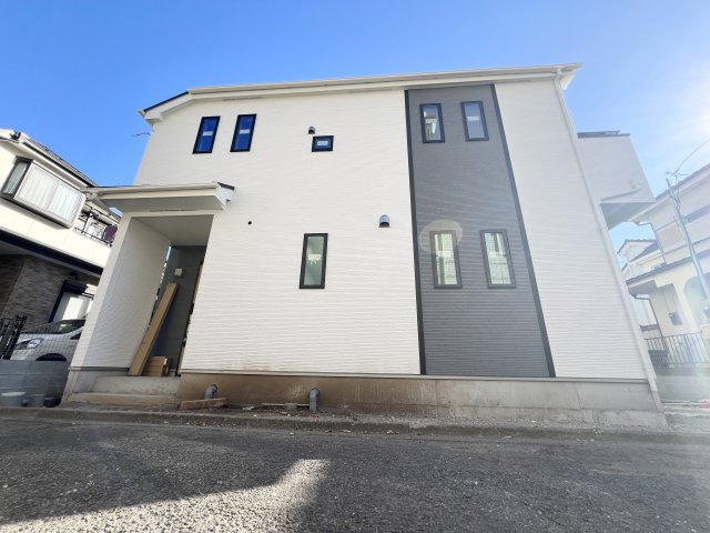 羽村市栄町１丁目　全１棟の前面道路含む現地写真