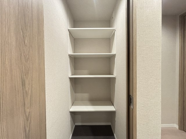 サンクタス本郷の収納|緑豊かなエントランスがお出迎え