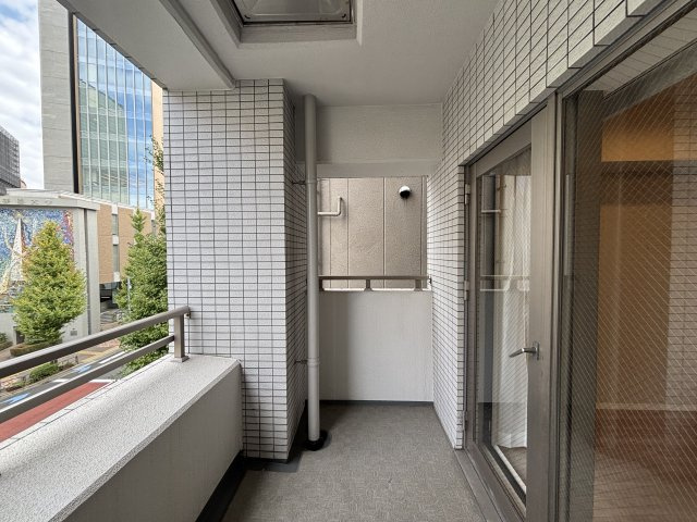 サンクタス本郷のバルコニー|おしゃれなエントランスホール