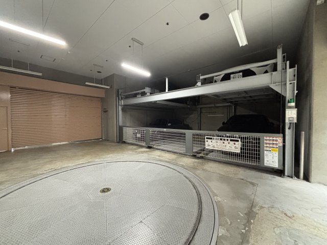 サンクタス本郷の駐車場