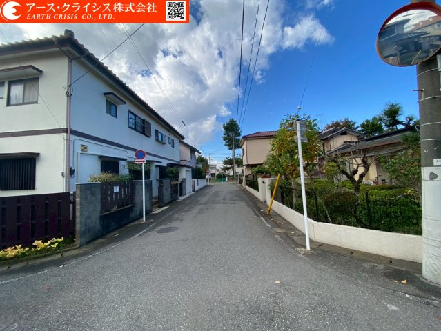 【前面道路含む現地写真】 | 流山市江戸川台東10期　全2区画 | お気に入りのハウスメーカーや工務店で建築可能。デザインも間取も自由に決められるので、「自分たちらしい暮らし」を実現できます。日常に便利さと穏やかさを兼ね備えてた、立地はいかがでしょうか。