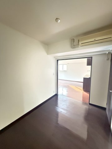 コンフォール室町六角の洋室|約4.9帖の洋室です。