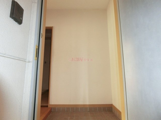 メゾン岩橋の玄関|明るい玄関です