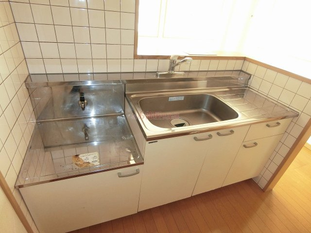 メゾン岩橋のキッチン|お料理しやすいキッチンです