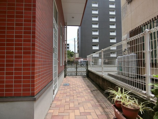 メゾン岩橋のエントランス|毎日通るエントランスはこのようになっています