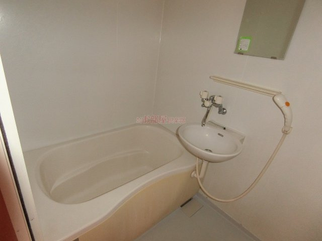 メゾン岩橋の浴室|落ち着いた空間のお風呂です