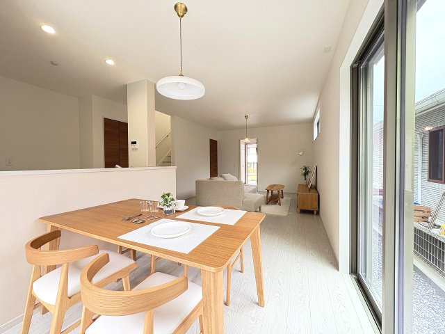 【居間・リビング】 | 大野城市牛頸3丁目1期　1号棟（全2棟）【仲介手数料無料・0円】 | 現地写真。