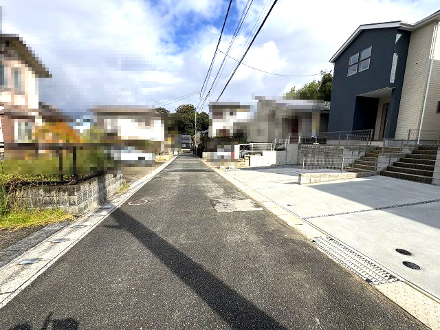 【その他】 | 大野城市牛頸3丁目1期　1号棟（全2棟）【仲介手数料無料・0円】 | 現地写真。前面道路です。