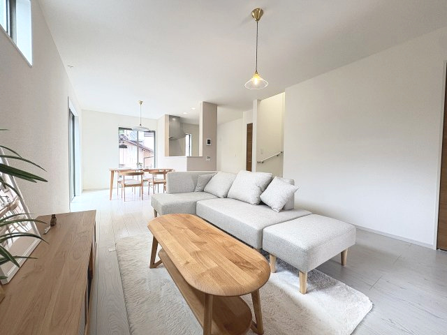 【居間・リビング】 | 大野城市牛頸3丁目1期　1号棟（全2棟）【仲介手数料無料・0円】 | 現地写真。