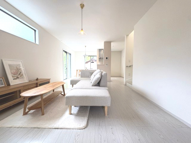 【居間・リビング】 | 大野城市牛頸3丁目1期　1号棟（全2棟）【仲介手数料無料・0円】 | 現地写真。リビングです。