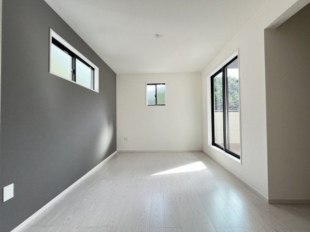 【寝室】 | 大野城市牛頸3丁目1期　2号棟（全2棟）【仲介手数料無料・0円】 | 現地写真。2階主寝室です。