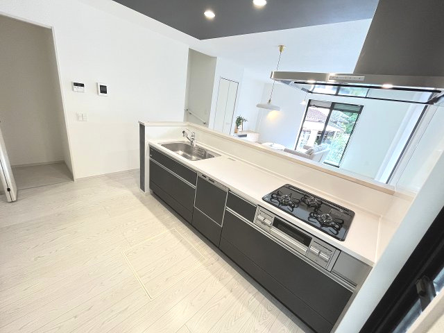【キッチン】 | 大野城市牛頸3丁目1期　2号棟（全2棟）【仲介手数料無料・0円】 | 現地写真。
