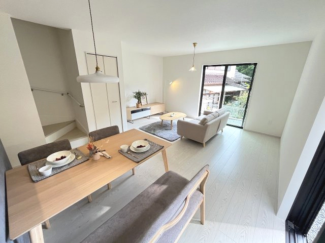 【居間・リビング】 | 大野城市牛頸3丁目1期　2号棟（全2棟）【仲介手数料無料・0円】 | 現地写真。リビングです。