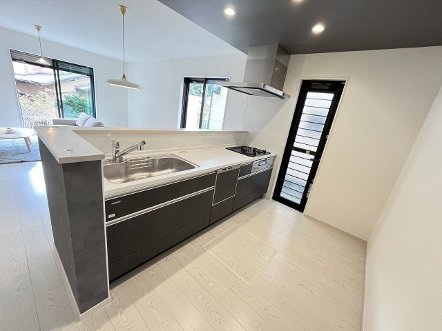 【キッチン】 | 大野城市牛頸3丁目1期　2号棟（全2棟）【仲介手数料無料・0円】 | 現地写真。