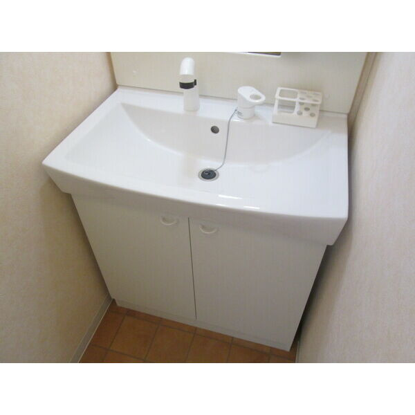 ウインドローズの洗面所|別部屋同一間取りのお写真となります。