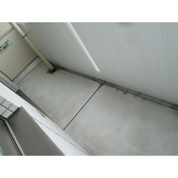 ウインドローズのバルコニー|別部屋同一間取りのお写真となります。