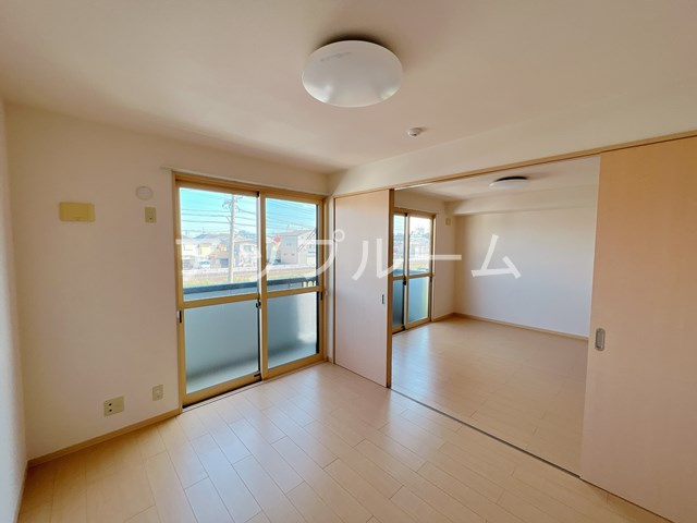 シャルマンの駐車場