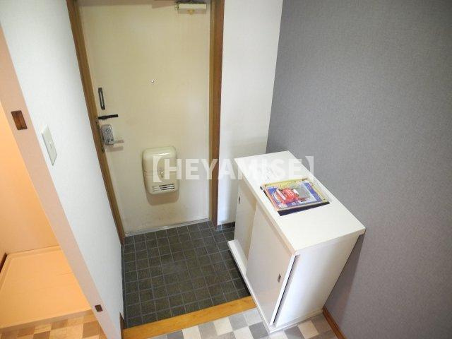 メゾンドMビルの玄関