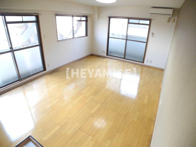 メゾンドMビルの居間・リビング