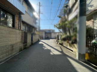 【前面道路含む現地写真】