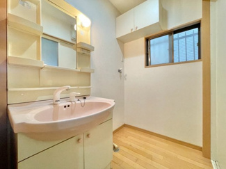 【独立洗面台】 | 大東市灰塚6丁目　中古戸建 | 洗面所です♪