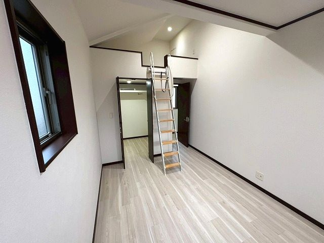 【洋室】 | 南区老司2丁目戸建 | ロフト付の洋室です。