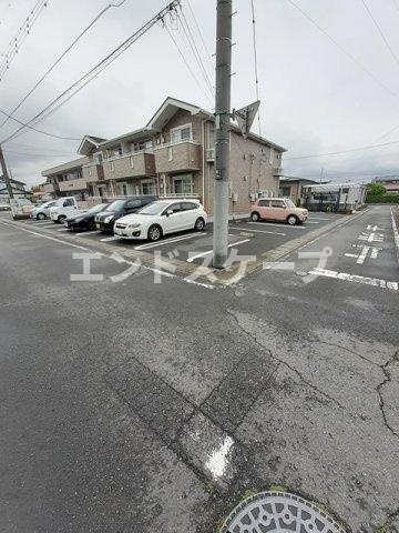 サニーヴィラの駐車場|高崎、前橋のお部屋探しはエンドスケープまで！お客様の理想お聞かせ下さい♪