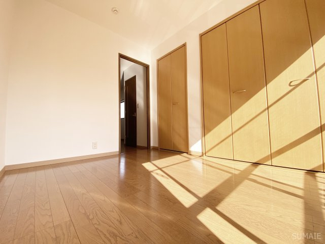 エムズコート土呂の寝室|きれいなフローリング！